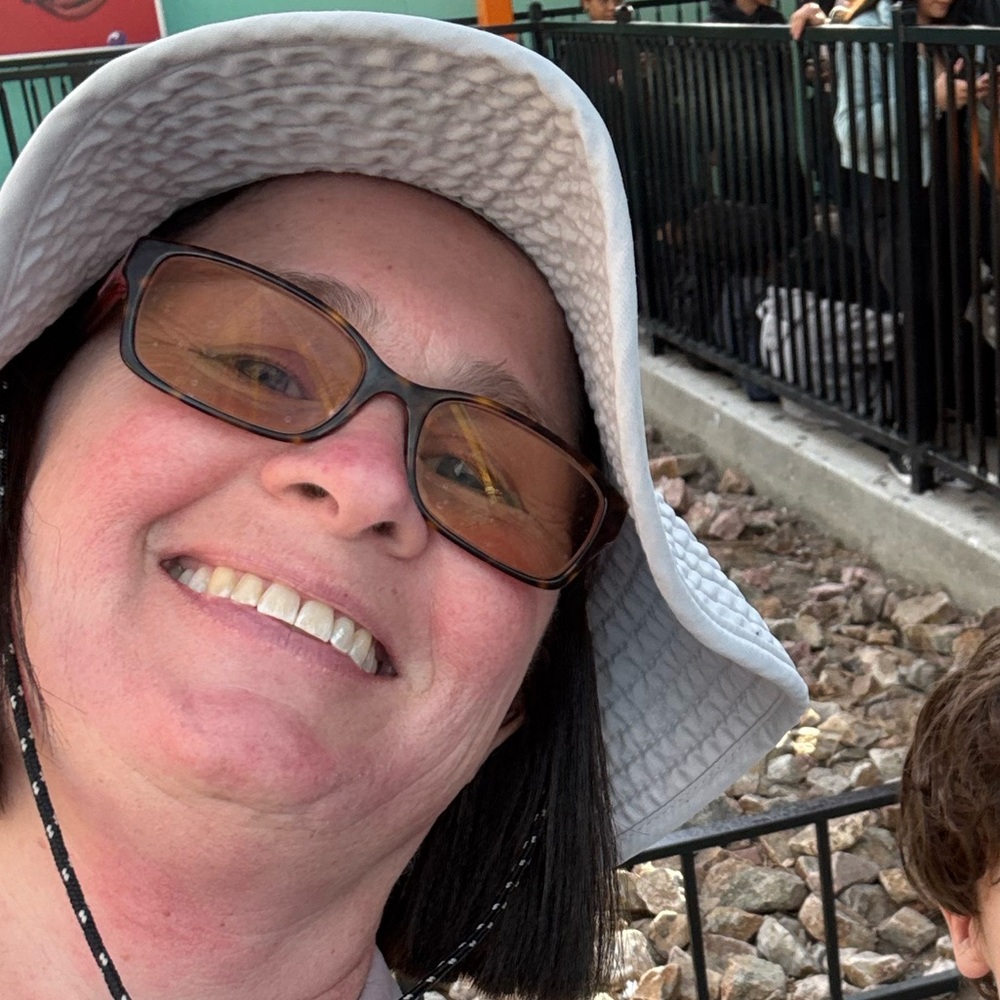 Meet your Posher, Leslie